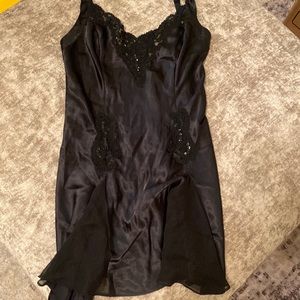 VINTAGE VICTORIAS SECRET 1997 satin appliqué nightgown medium